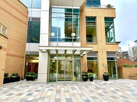 10610 NE 9th Pl in Bellevue, WA - Building Photo