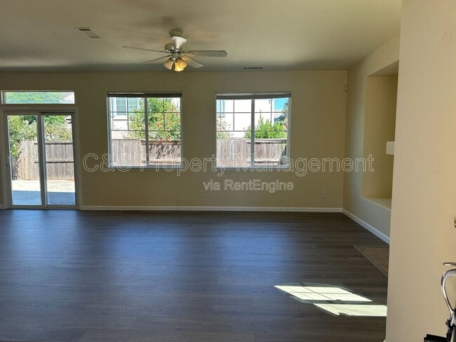 28 Foxglove Ct in Pittsburg, CA - Building Photo - Building Photo