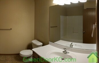 1000 Fall Meadow Ln in Belton, MO - Building Photo - Building Photo