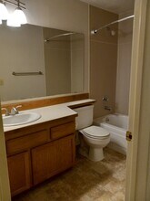 7100 Greenwood Ave N, Unit 207 in Seattle, WA - Building Photo - Building Photo