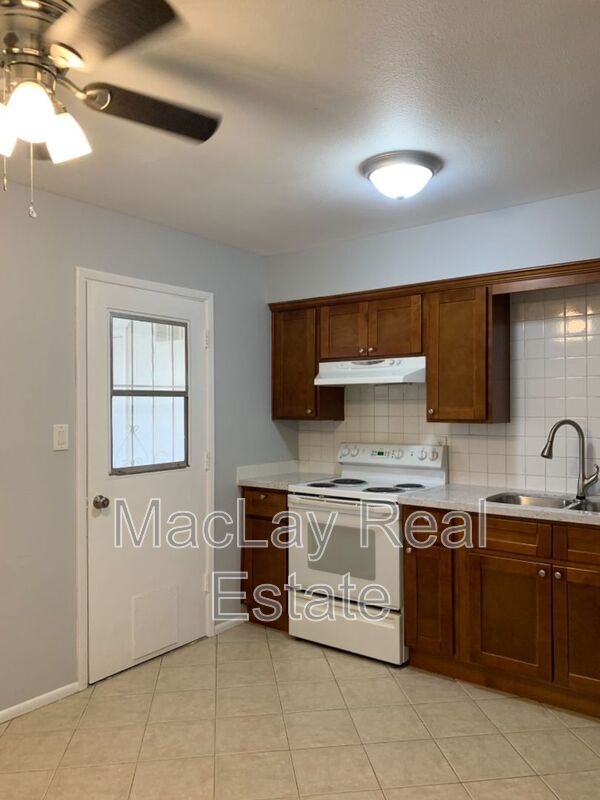 property at 843 E Fountain St