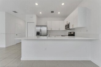 725 SE 14th Ct in Homestead, FL - Building Photo - Building Photo