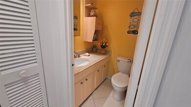 1980 S Ocean Dr, Unit PHC in Hallandale Beach, FL - Building Photo - Building Photo