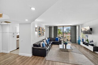3640 Yacht Club Dr in Aventura, FL - Building Photo - Building Photo