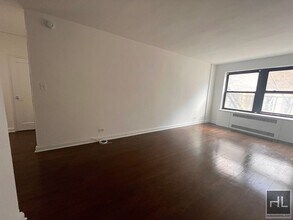 EAST 55 STREET in New York, NY - Building Photo - Building Photo
