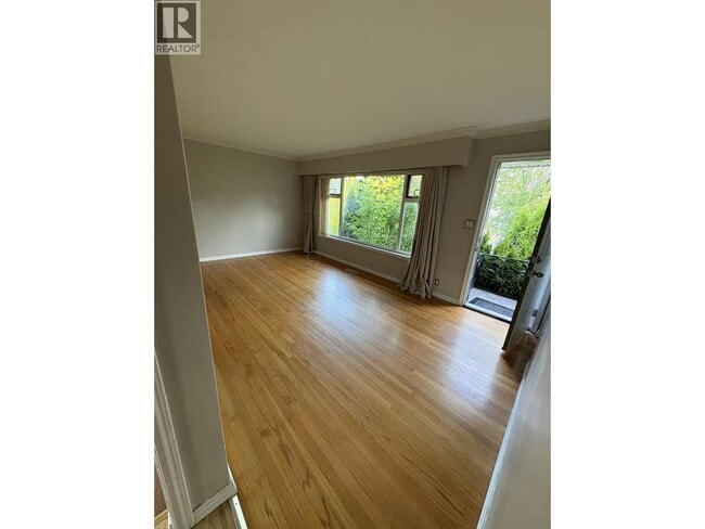 property at 910 Robinson St