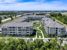 Tapestry Turfway in Florence, KY - Building Photo