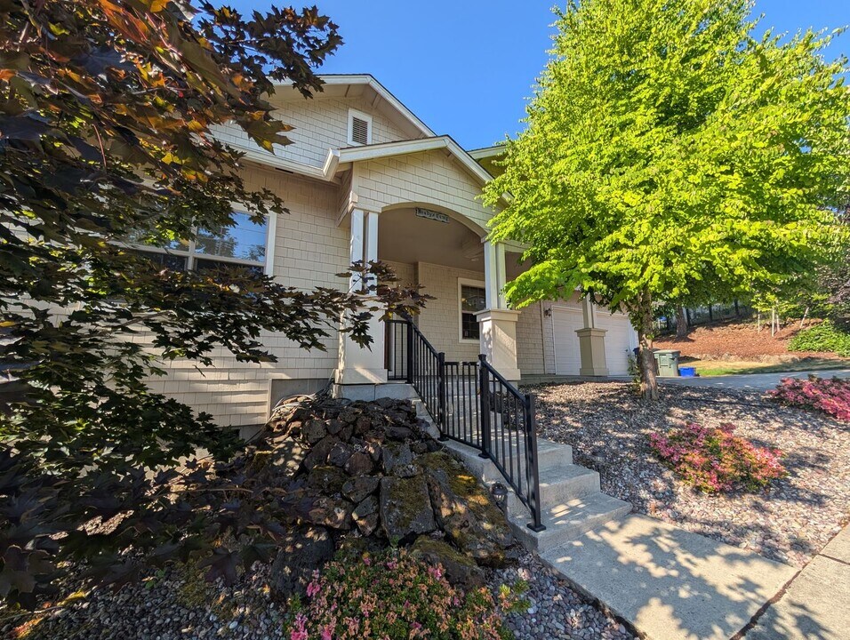3697 Vitus Lane in Springfield, OR - Foto de edificio