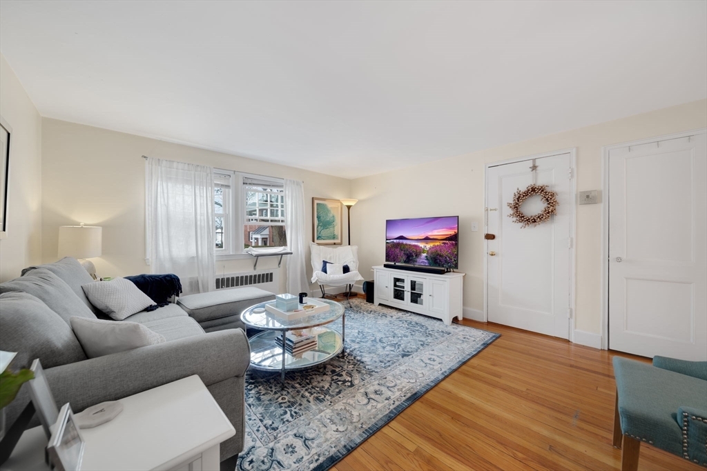 924 Massachusetts Ave in Arlington, MA - Building Photo