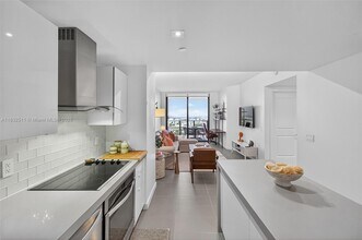 1600 NE 1st Ave in Miami, FL - Building Photo - Building Photo