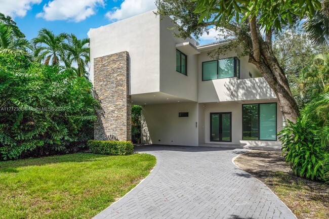 3741 Kumquat Ave in Miami, FL - Building Photo - Building Photo