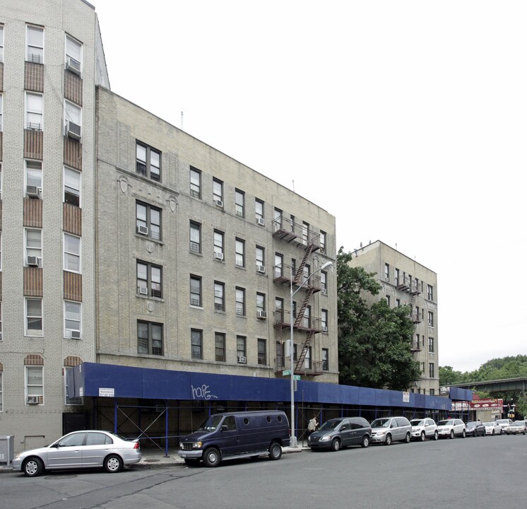 16 E 208th St in Bronx, NY - Foto de edificio