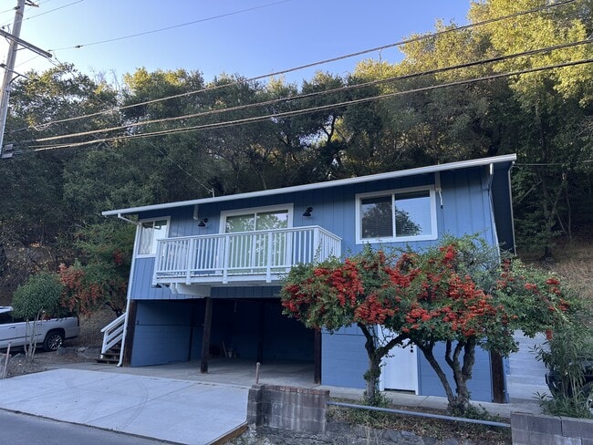 1743 S Fitch Mountain Rd in Healdsburg, CA - Building Photo - Building Photo