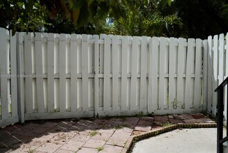 15402 SW 85th Terrace in Miami, FL - Building Photo - Building Photo