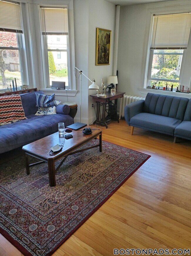 170 Maple St, Unit 111 in Malden, MA - Foto de edificio - Building Photo