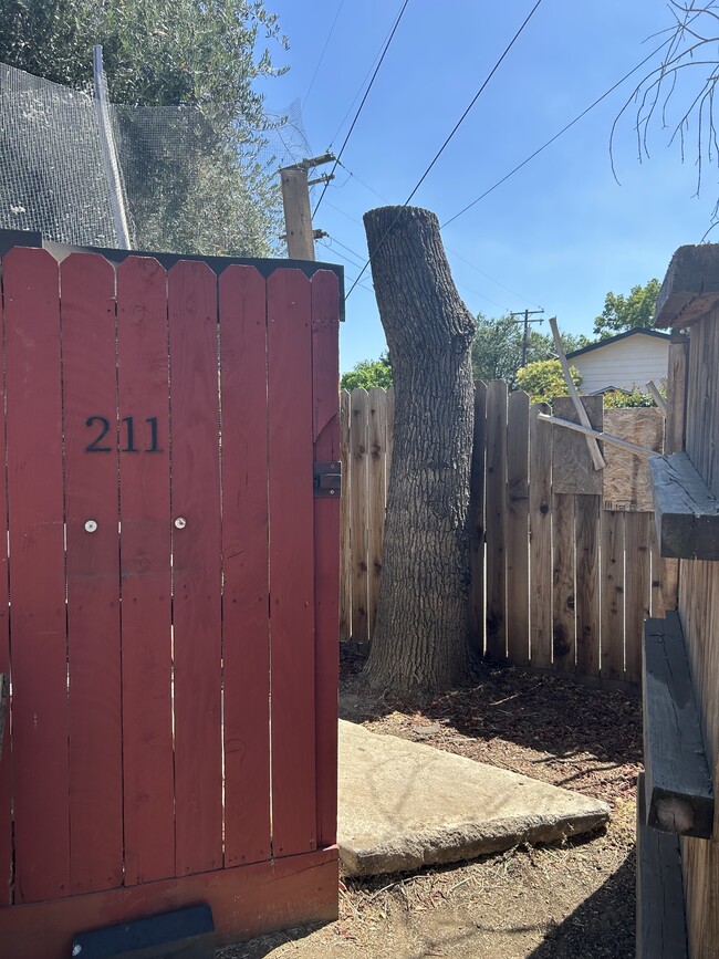 211 Burney St in Modesto, CA - Building Photo - Building Photo