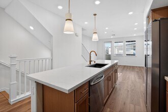 21061 Story St in Castro Valley, CA - Foto de edificio - Building Photo