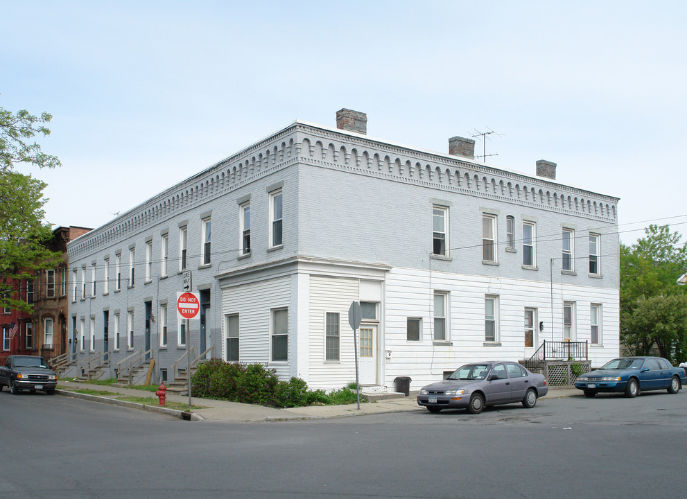 501-509 23rd St in Watervliet, NY - Building Photo