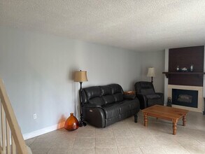 1120 11th Ct in Palm Beach Gardens, FL - Building Photo - Building Photo