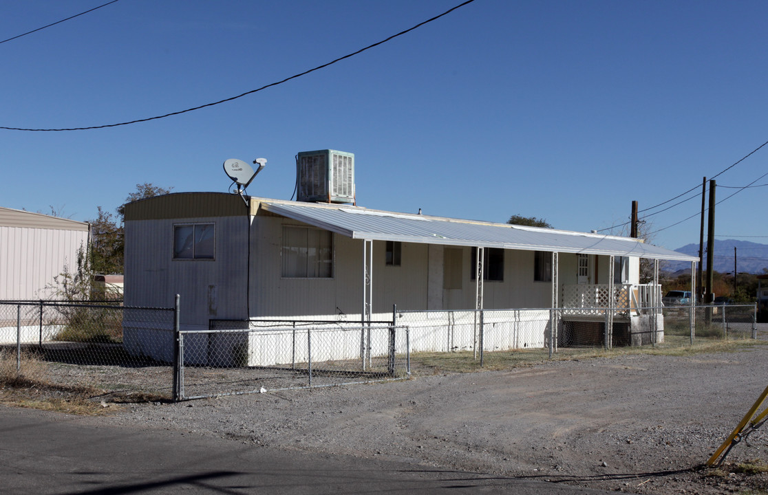 351 Boulder Ln in Indian Springs, NV - Building Photo