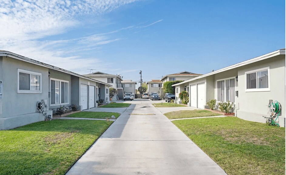 Denker Avenue Apartment Homes in Gardena, CA - Building Photo