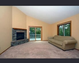 5740 Willow Trail in Shoreview, MN - Building Photo - Building Photo