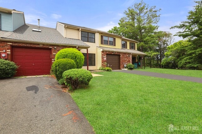 17 Clark Ct in East Brunswick, NJ - Building Photo - Building Photo