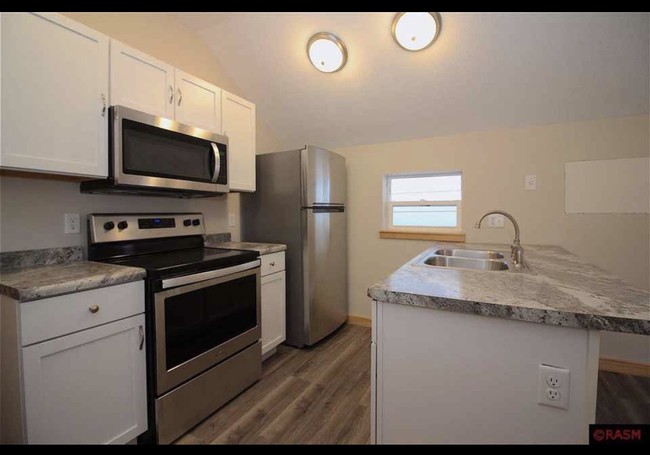 118 Van Brunt St, Unit 2