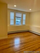 20 Magoun St, Unit 1 in Cambridge, MA - Foto de edificio - Building Photo