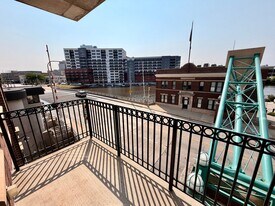 102 N Water St in Milwaukee, WI - Building Photo