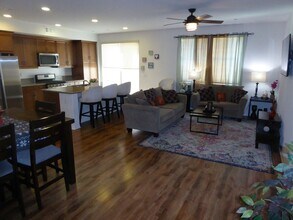 22062 Barrington Way in Santa Clarita, CA - Building Photo - Building Photo