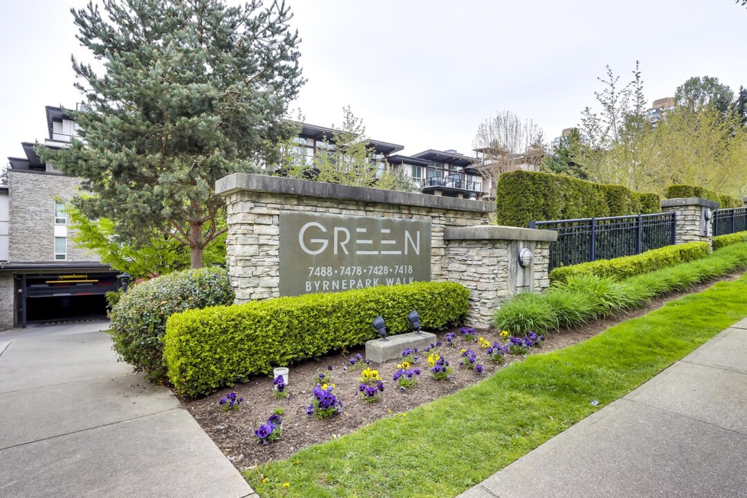 7478 Byrnepark Walk in Burnaby, BC - Building Photo