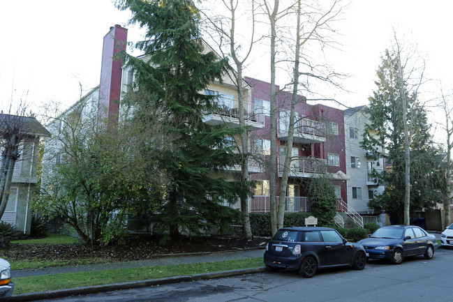 Carolyn Court in Seattle, WA - Foto de edificio - Building Photo