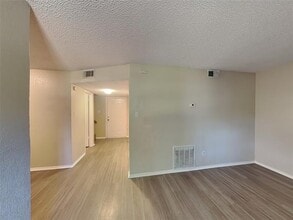 852 NW Summercrest Blvd in Burleson, TX - Building Photo - Building Photo