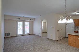 Union Square Senior Apartments in West Seneca, NY - Foto de edificio - Interior Photo