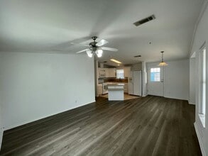 984 Haiti E in Venice, FL - Building Photo - Building Photo