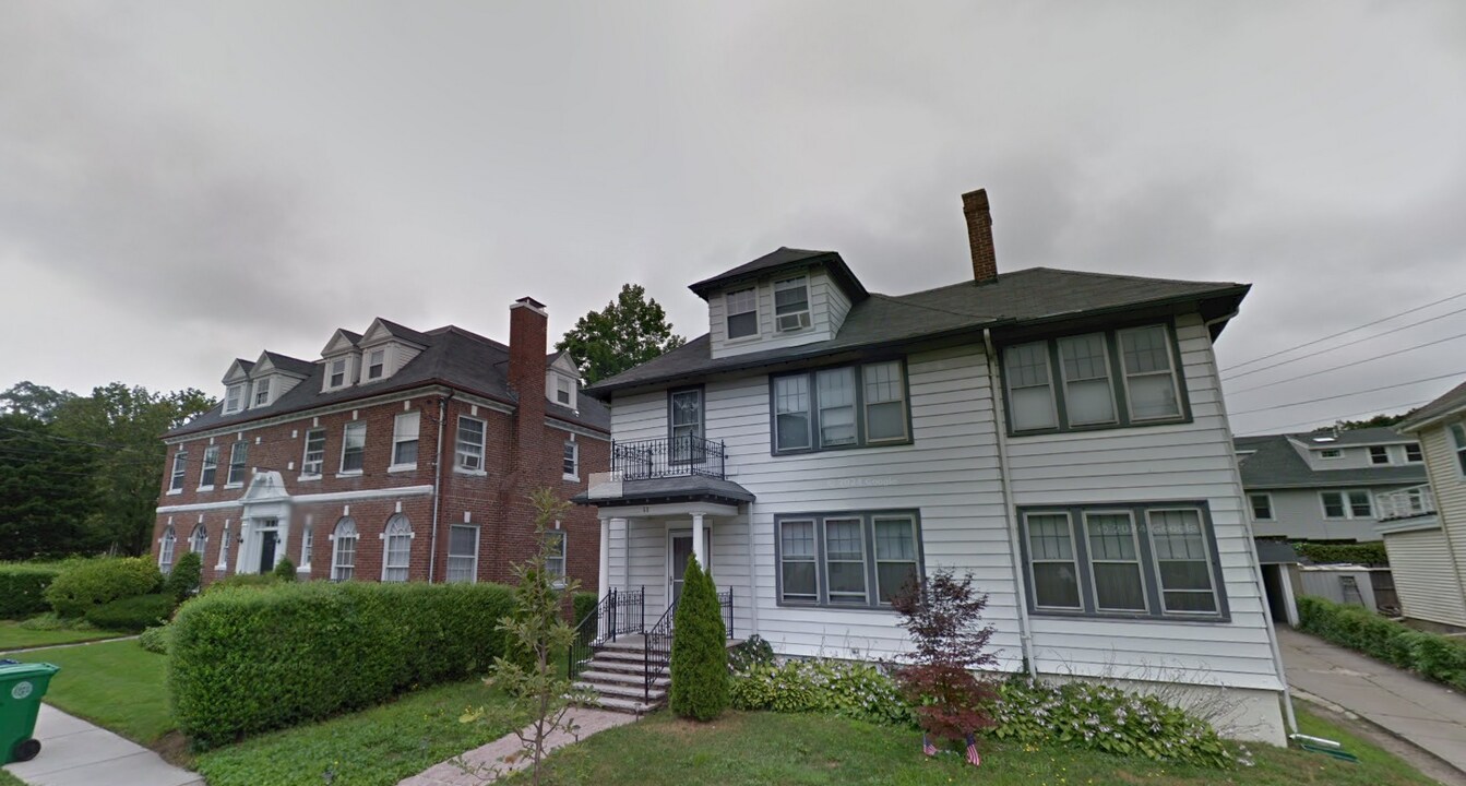 68 Manet Rd, Unit 1 in Chestnut Hill, MA - Building Photo
