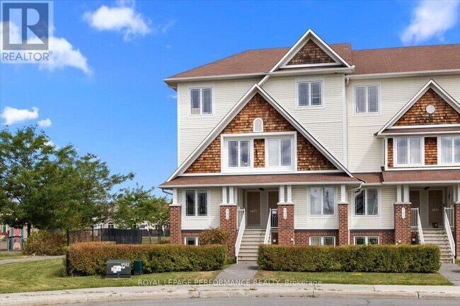 732 Lakeridge Dr in Ottawa, ON - Building Photo - Building Photo