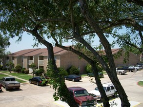 Imperial Landing Apartments in Houston, TX - Building Photo - Building Photo