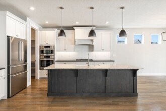 8390 W Suttle Lake Dr in Boise, ID - Building Photo - Building Photo