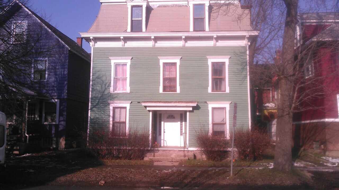 912 Lafayette Ave in Buffalo, NY - Building Photo