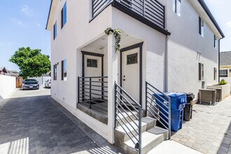 1121 W 39th Pl, Unit 1123 in Los Angeles, CA - Building Photo - Building Photo