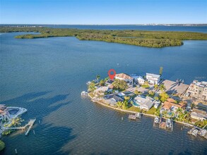 1933 Arrowhead Dr NE in St. Petersburg, FL - Building Photo - Building Photo