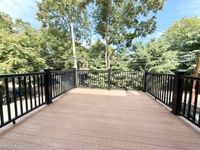 1726 Beacon St, Unit 1 in Brookline, MA - Foto de edificio - Building Photo