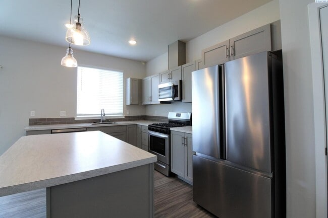 5501 Remington Dr in Pasco, WA - Building Photo - Building Photo