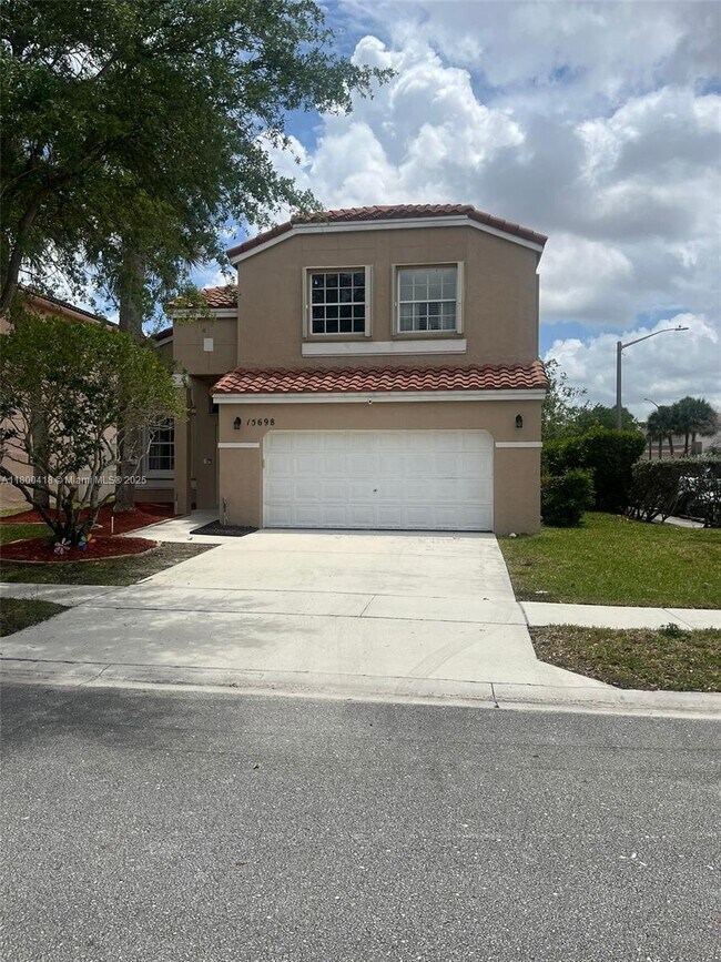 15698 NW 12th Rd in Pembroke Pines, FL - Building Photo - Building Photo