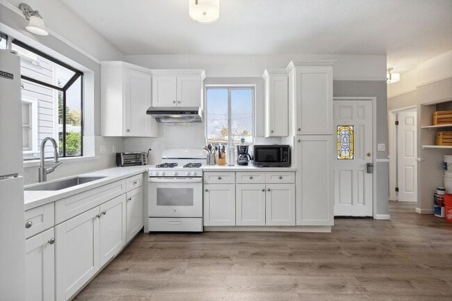 property at 776 S Second St