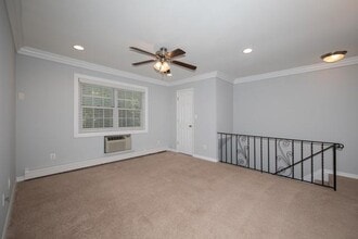 100 Middleton Rd in Bohemia, NY - Building Photo - Building Photo
