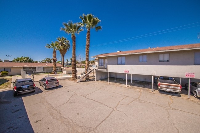 2033 McCray St in Bakersfield, CA - Building Photo - Building Photo