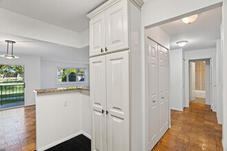 1111 River Rd, Unit G10 in Edgewater, NJ - Building Photo - Building Photo